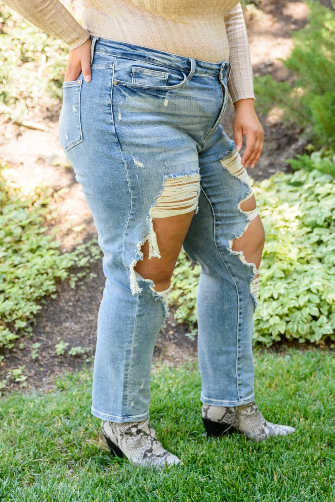 Judy Blue Sadie Vintage Straight Cut Destroy Jeans
