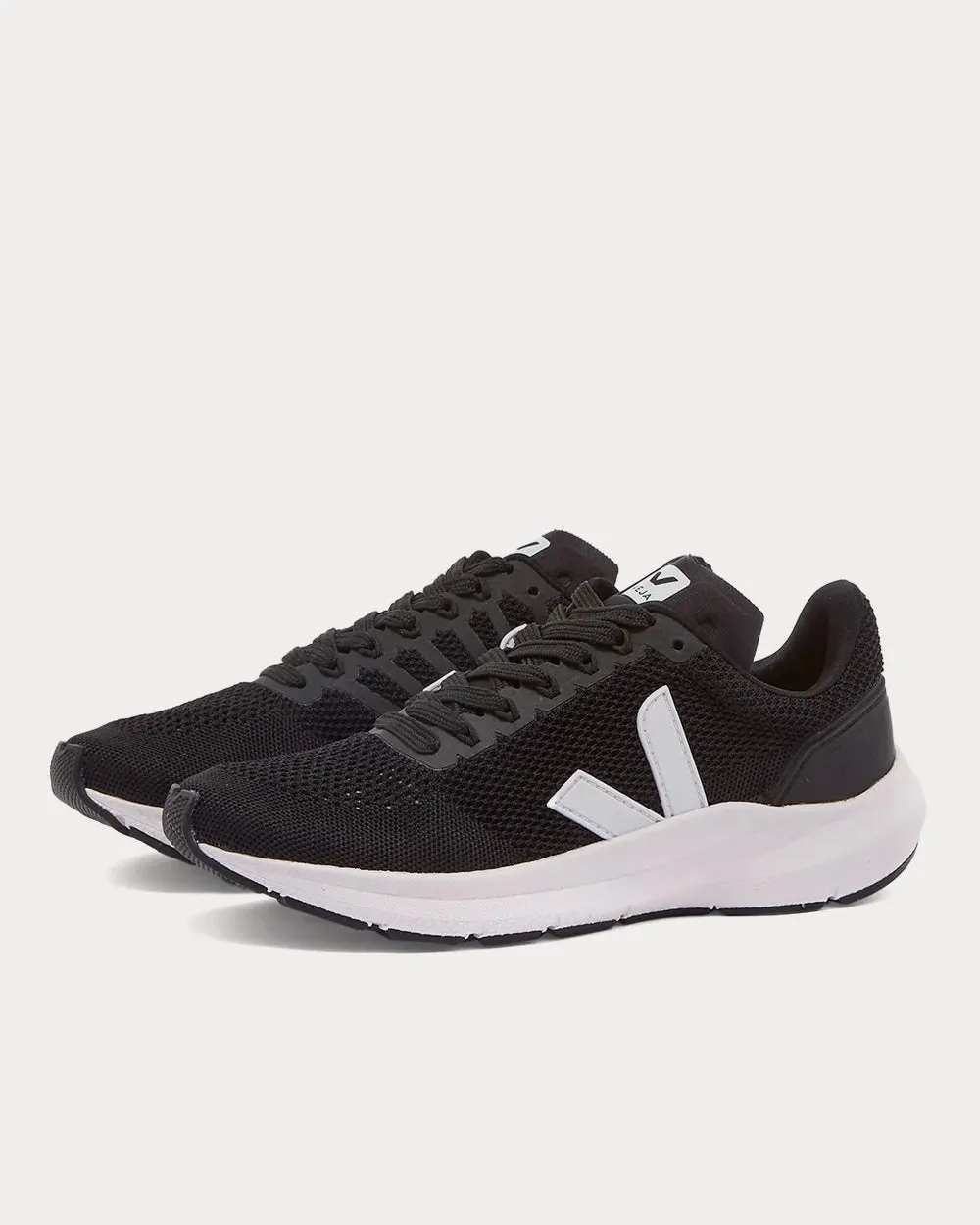Marlin Black / White Running Shoes