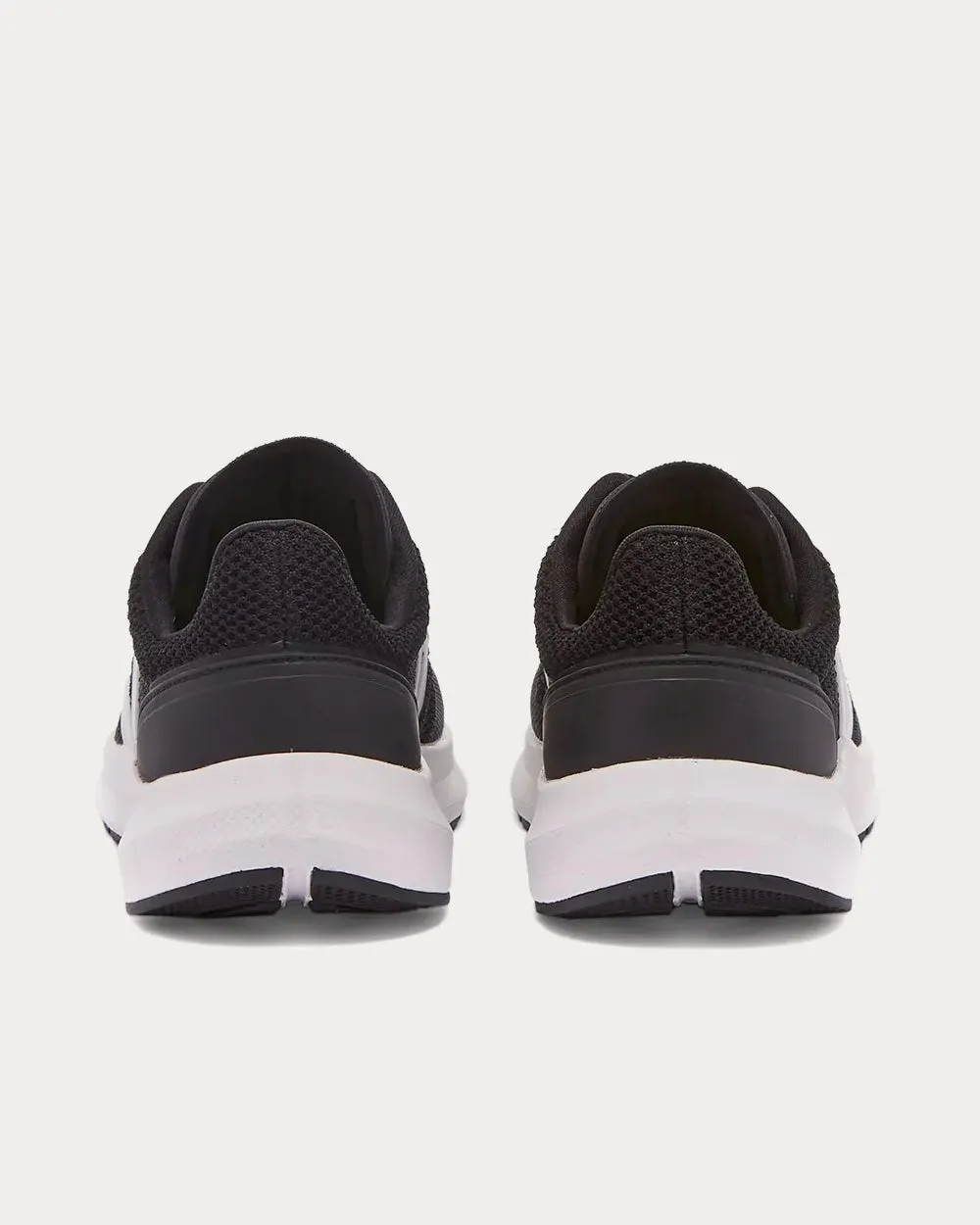 Marlin Black / White Running Shoes