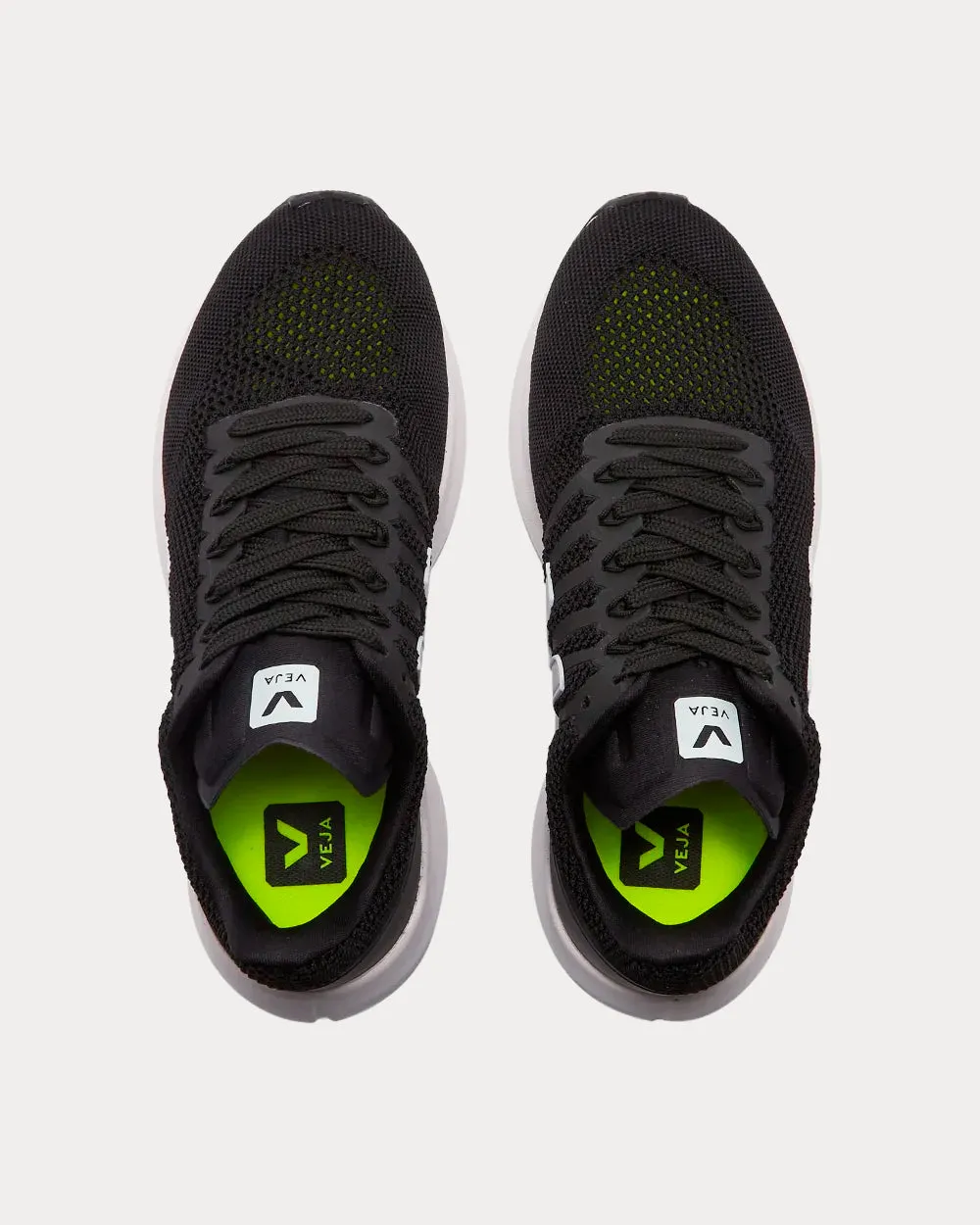 Marlin Black / White Running Shoes