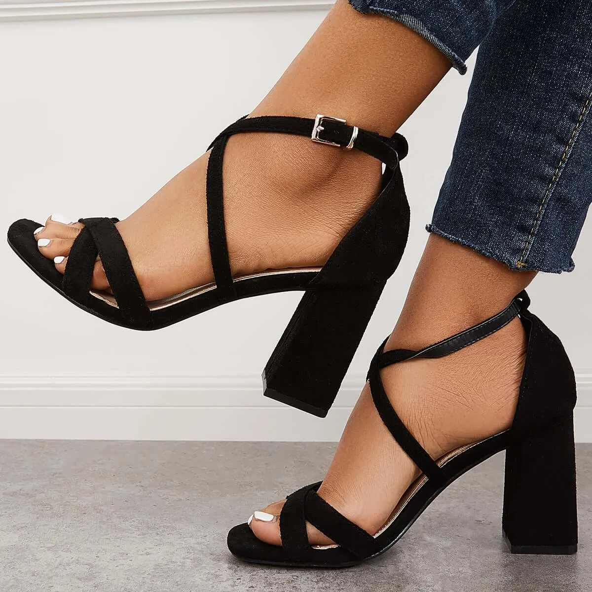 Sohiwoo Women Criss Cross Sandals Strappy Chunky Block Heels Ankle Strap Sandals